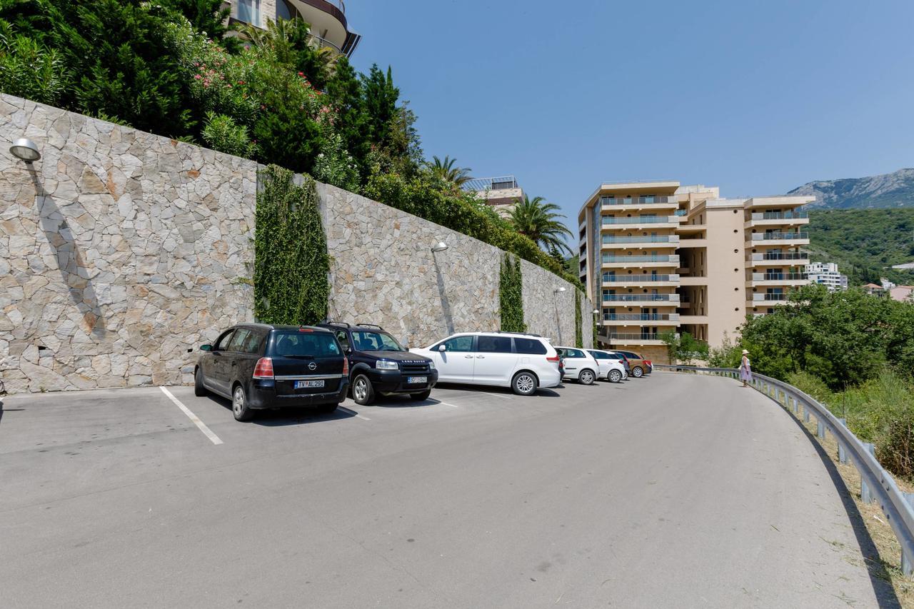 Lux Apartments Harmonia Будва Екстер'єр фото